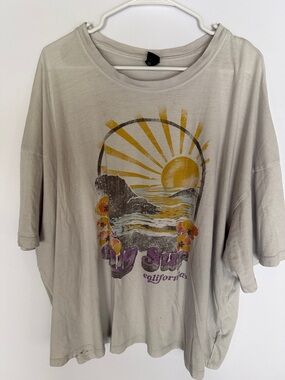 wild fable Light Gray Sunset Graphic Tee with Yellow & Purple Accents